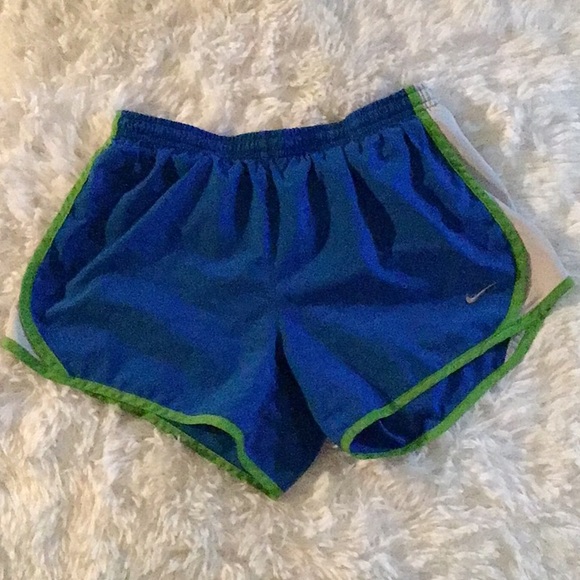 Youth Nike dri fit lined athletic shorts in great preowned condition. Size large - Picture 5 of 11